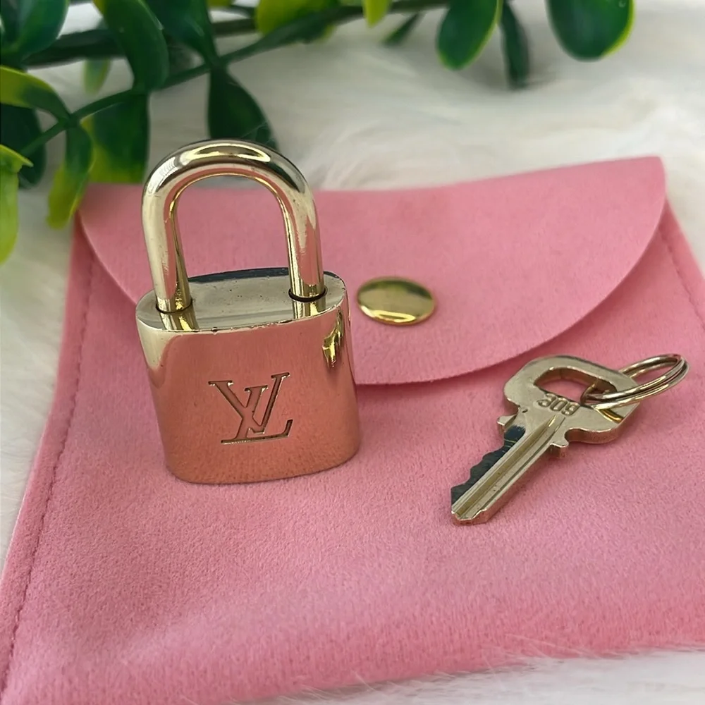 Louis Vuitton Padlock‎ And Key #309